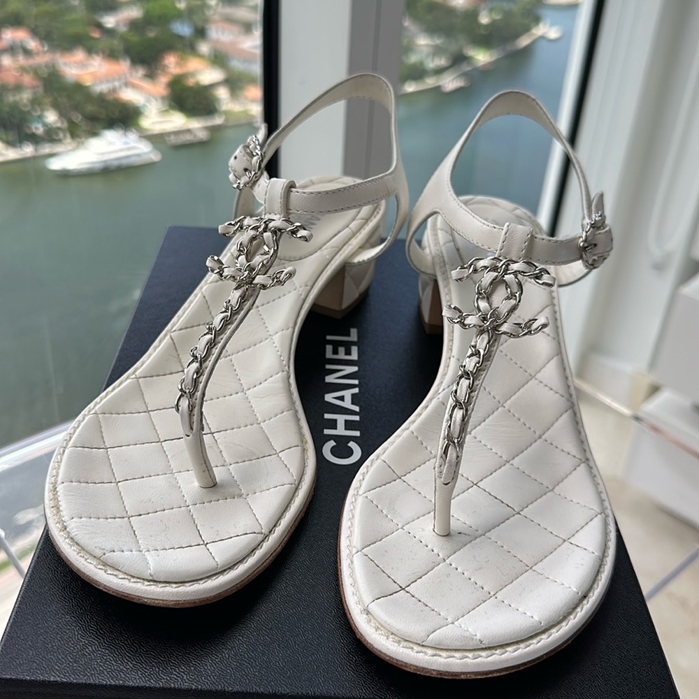 Chanel quilted white thong sandal 41